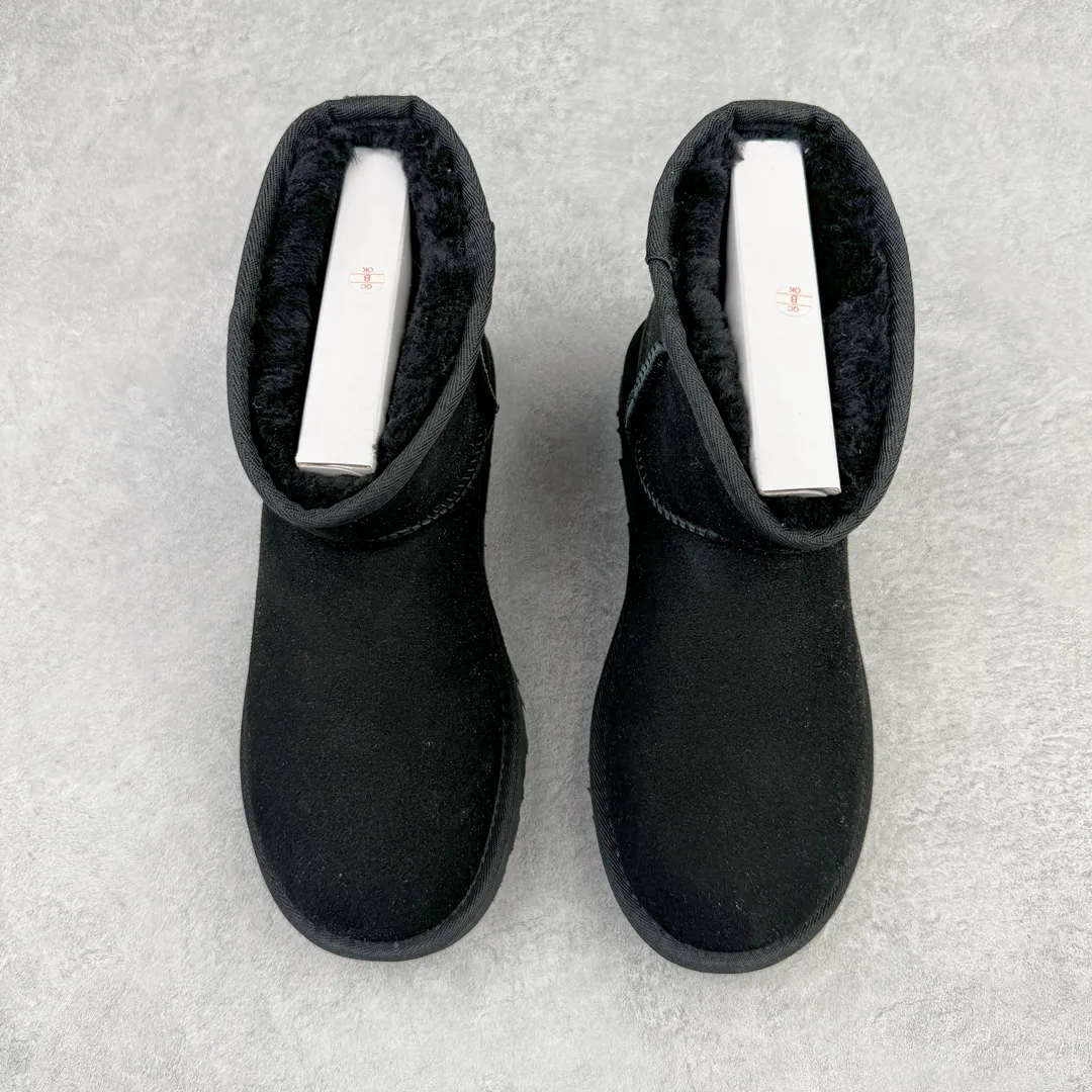 Pick up locally💰520 UGG 6222 Classic short-cut autumn and winter sheepskin and fur integrated snow boots. All shoes are made from the same factory as ZP. Longfeng A-grade Australian imported sheepskin and fur integrated men's and women's boots. Brand OEM production line. Fully follow the ZP process. OEM original pattern maker. Adhering to the principle of no original shoes and no development selection. Pay attention to every detail. The most authentic version on the market. TREADLITE "Light Wing" technology outsole. Lightweight/durable/flexible/pile size: 35 36 37 38 39 40 41 42 43 44 45 Coding: by2936070